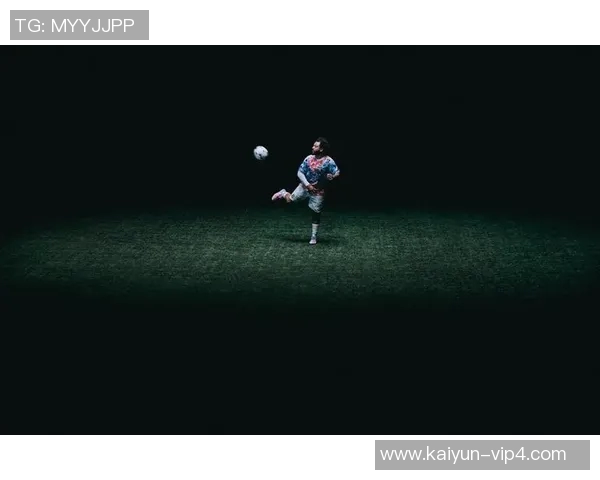 足球场上的绝世风采，帅气星光闪耀的球星们引领潮流